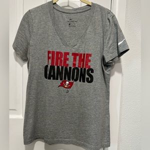 4/$25 Nike NFL Buccaneers womens v neck cotton shirt in Heather gray size small